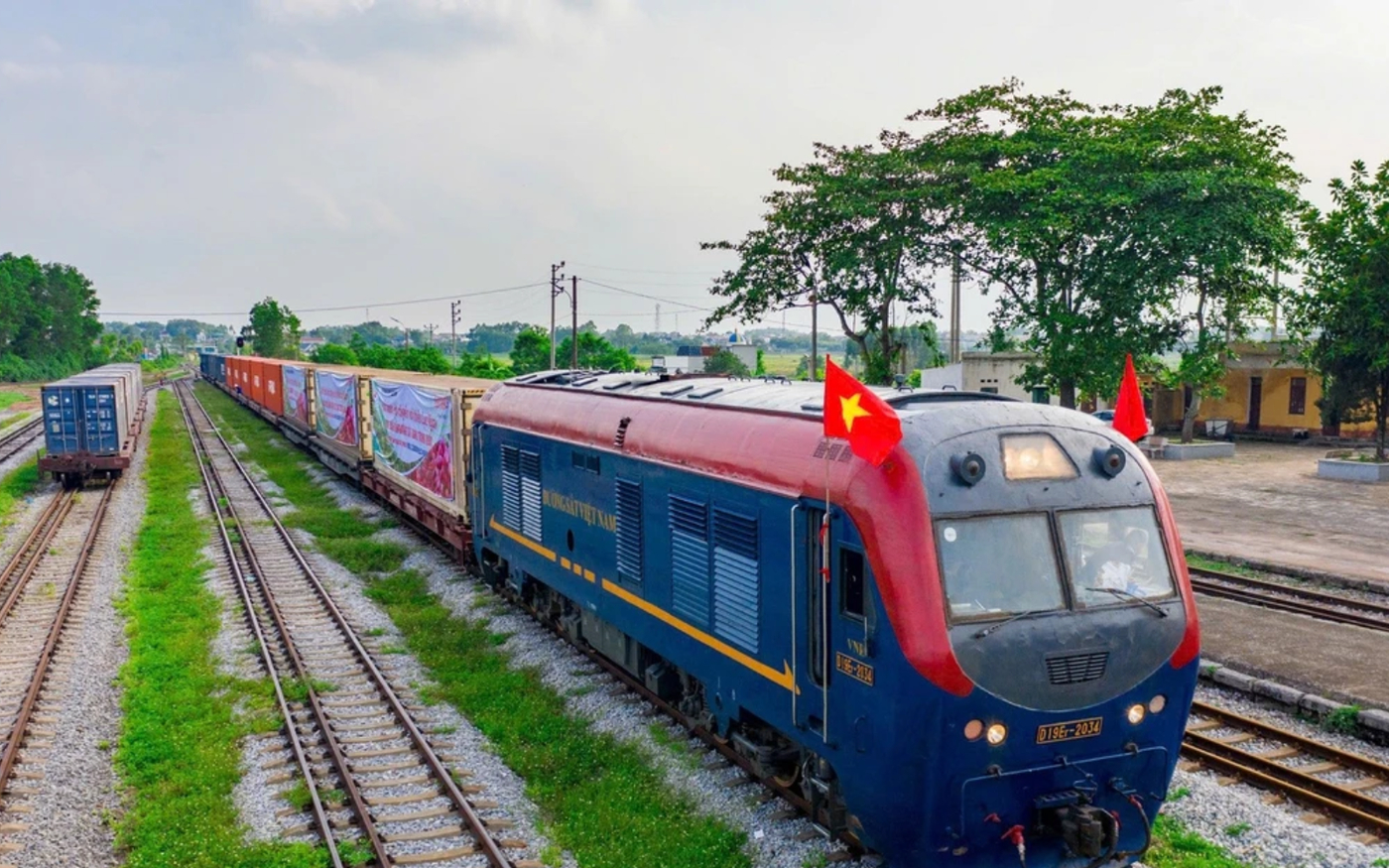 Đối với Vinhomes Golden City, điều này không chỉ củng cố vị thế trung tâm mà còn mở ra cơ hội lớn cho các hoạt động thương mại, dịch vụ,