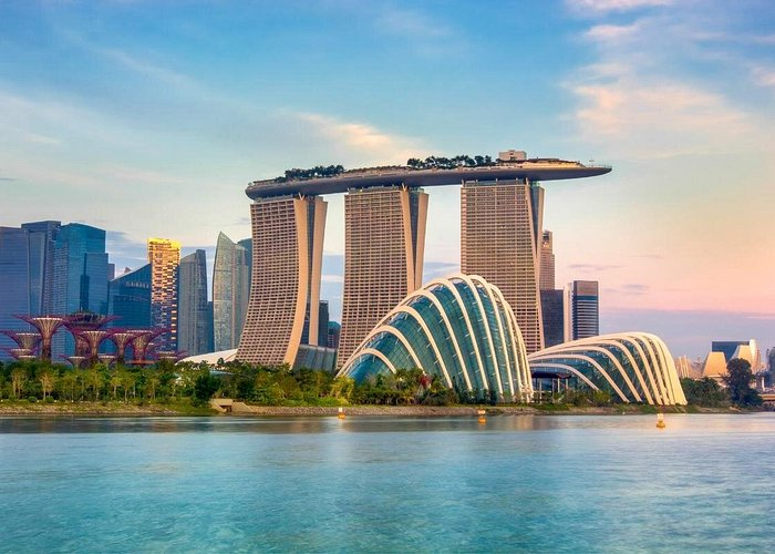 Từ một bãi cảng và vùng vịnh ngập mặn, Marina Bay Sands đã vươn mình trở thành một trong những khu vực đô thị sôi động và sầm uất nhất thế giới