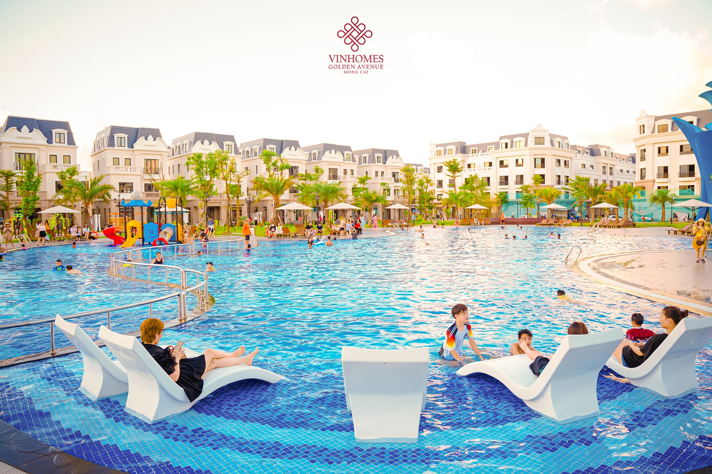 Bể bơi phong cách nghỉ dưỡng tại dự án Vinhomes Golden Avenue.