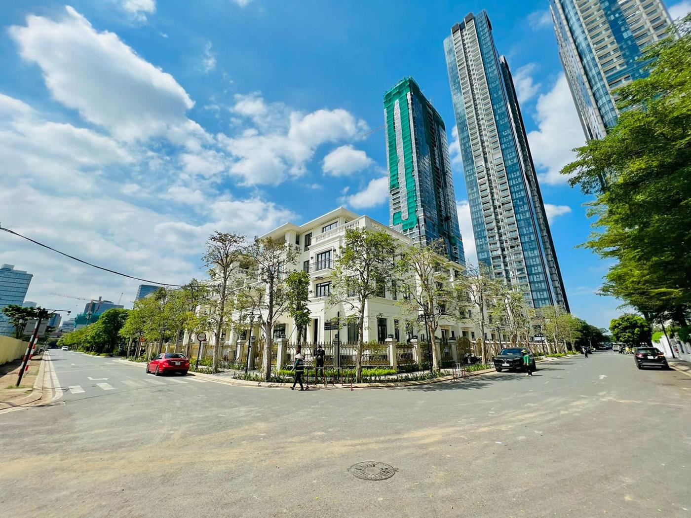 Hình ảnh thự tế khu biệt thự Bason The Victoria Vinhomes Golden River tại phường Bến Nghé, Quận 1. Hình ảnh thự tế khu biệt thự Bason The Victoria Vinhomes Golden River tại phường Bến Nghé, Quận 1.