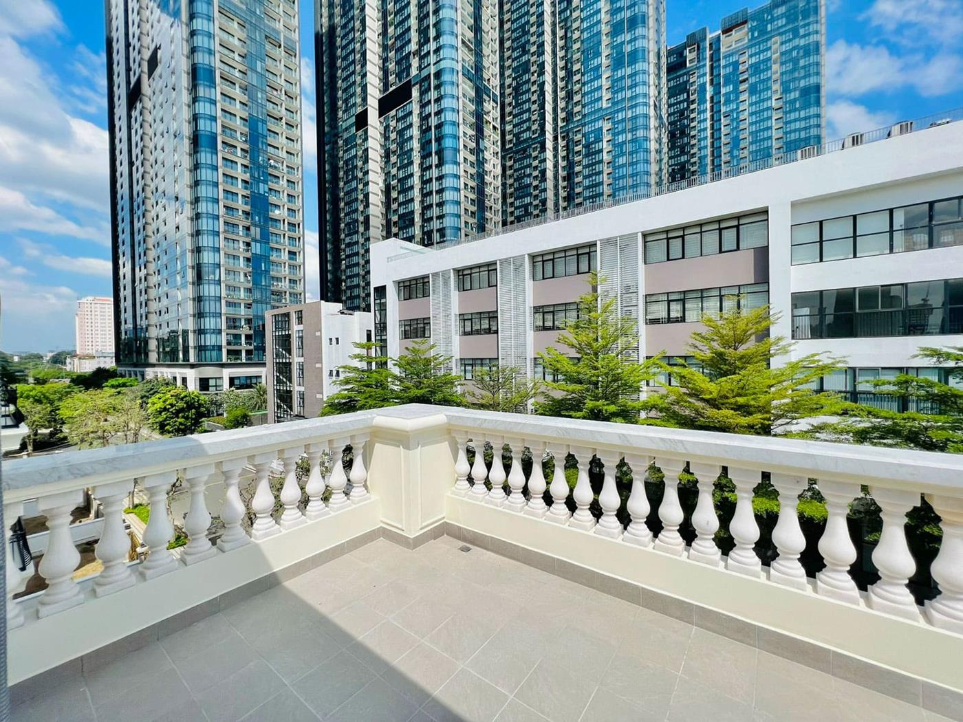 Hình ảnh thự tế khu biệt thự Bason The Victoria Vinhomes Golden River tại phường Bến Nghé, Quận 1. Hình ảnh thự tế khu biệt thự Bason The Victoria Vinhomes Golden River tại phường Bến Nghé, Quận 1.