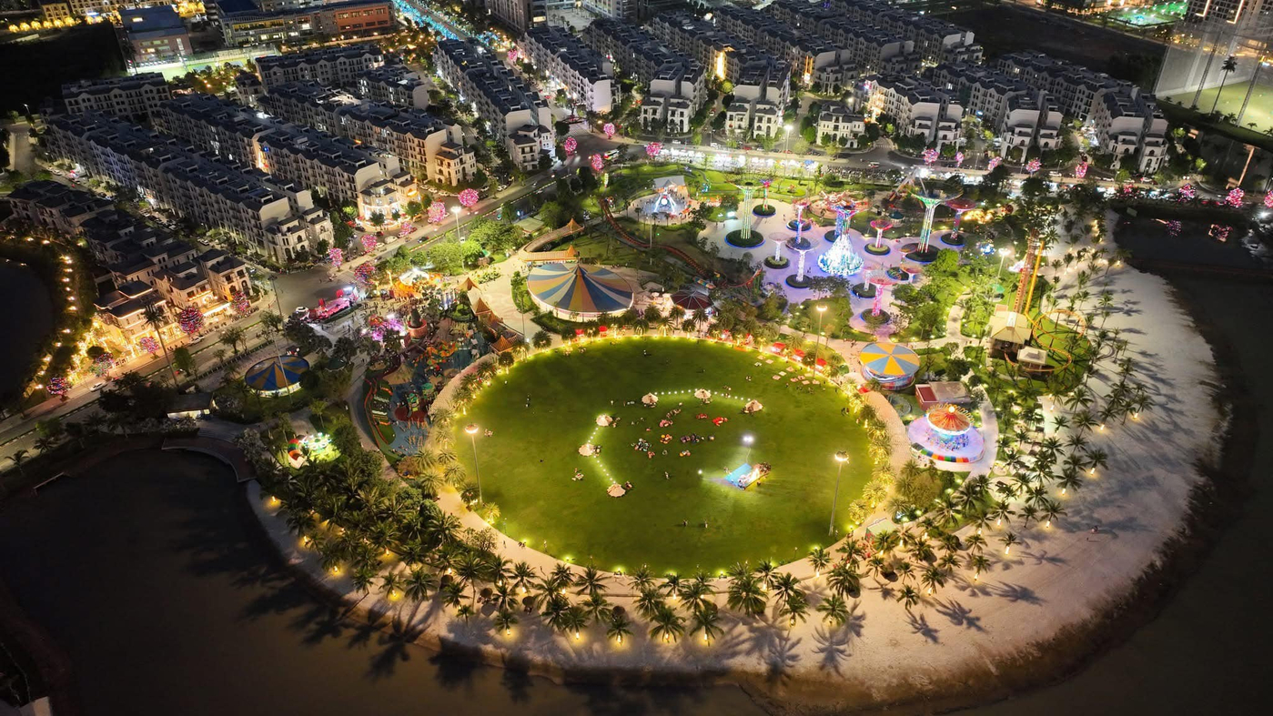 Vinhomes Grand Park (Quận 9) vào buổi tối.