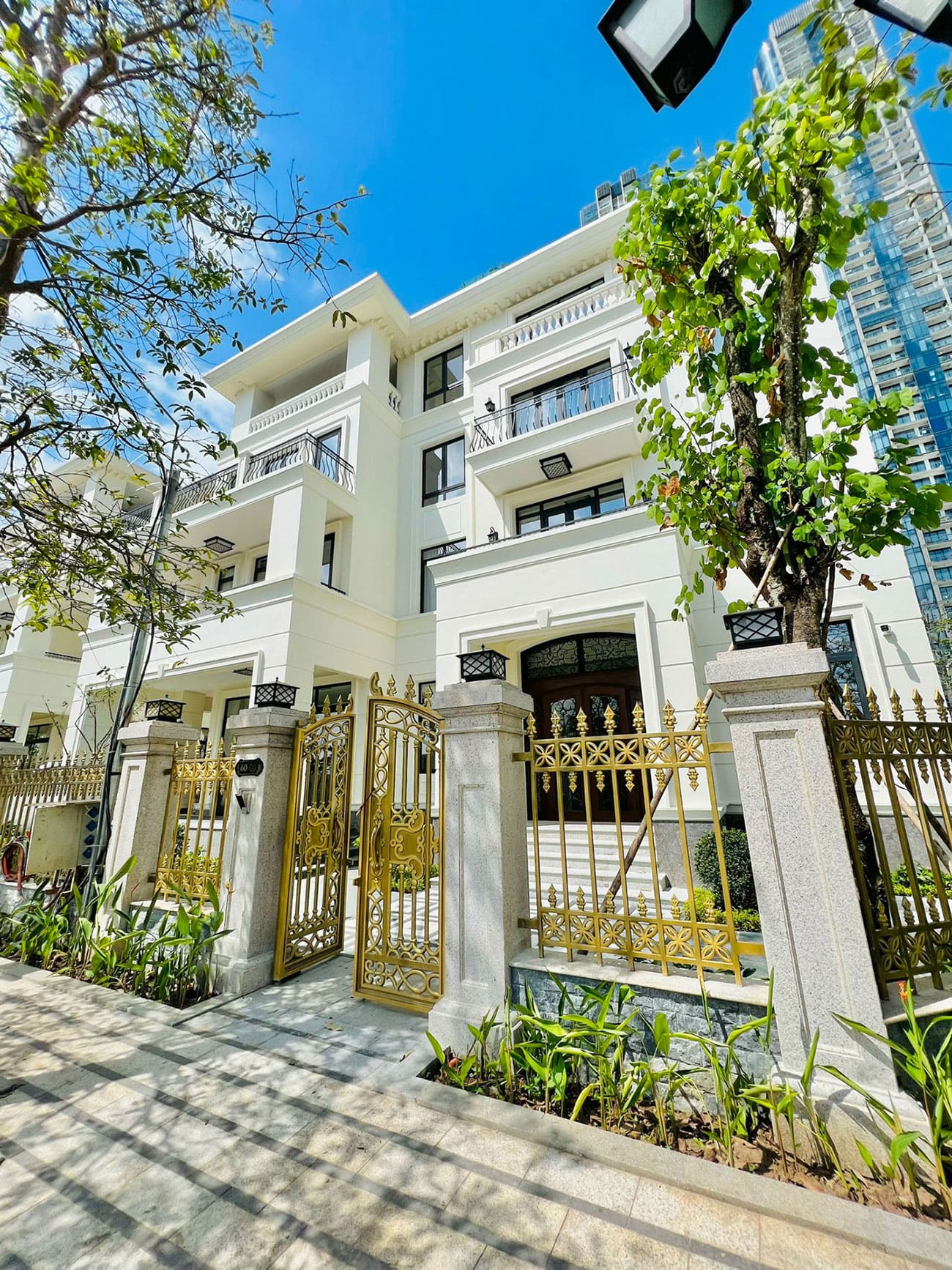 Hình ảnh thự tế khu biệt thự Bason The Victoria Vinhomes Golden River tại phường Bến Nghé, Quận 1. Hình ảnh thự tế khu biệt thự Bason The Victoria Vinhomes Golden River tại phường Bến Nghé, Quận 1.