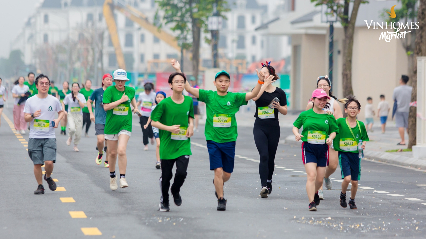 Cư dân câu lạc bộ Sống Xanh - Văn Minh - Đẳng Cấp tham gia giải “Chạy vì tương lai xanh”.