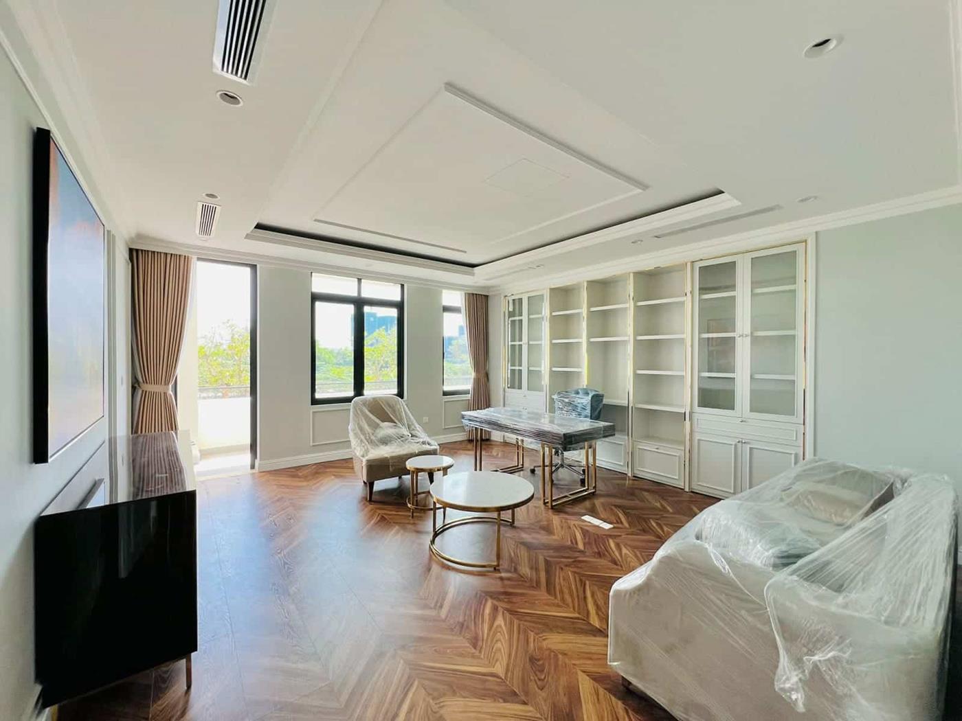 Hình ảnh thự tế khu biệt thự Bason The Victoria Vinhomes Golden River tại phường Bến Nghé, Quận 1. Hình ảnh thự tế khu biệt thự Bason The Victoria Vinhomes Golden River tại phường Bến Nghé, Quận 1.