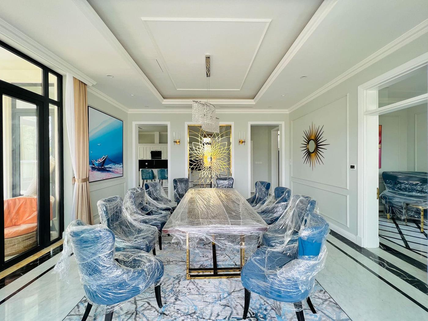 Hình ảnh thự tế khu biệt thự Bason The Victoria Vinhomes Golden River tại phường Bến Nghé, Quận 1. Hình ảnh thự tế khu biệt thự Bason The Victoria Vinhomes Golden River tại phường Bến Nghé, Quận 1.