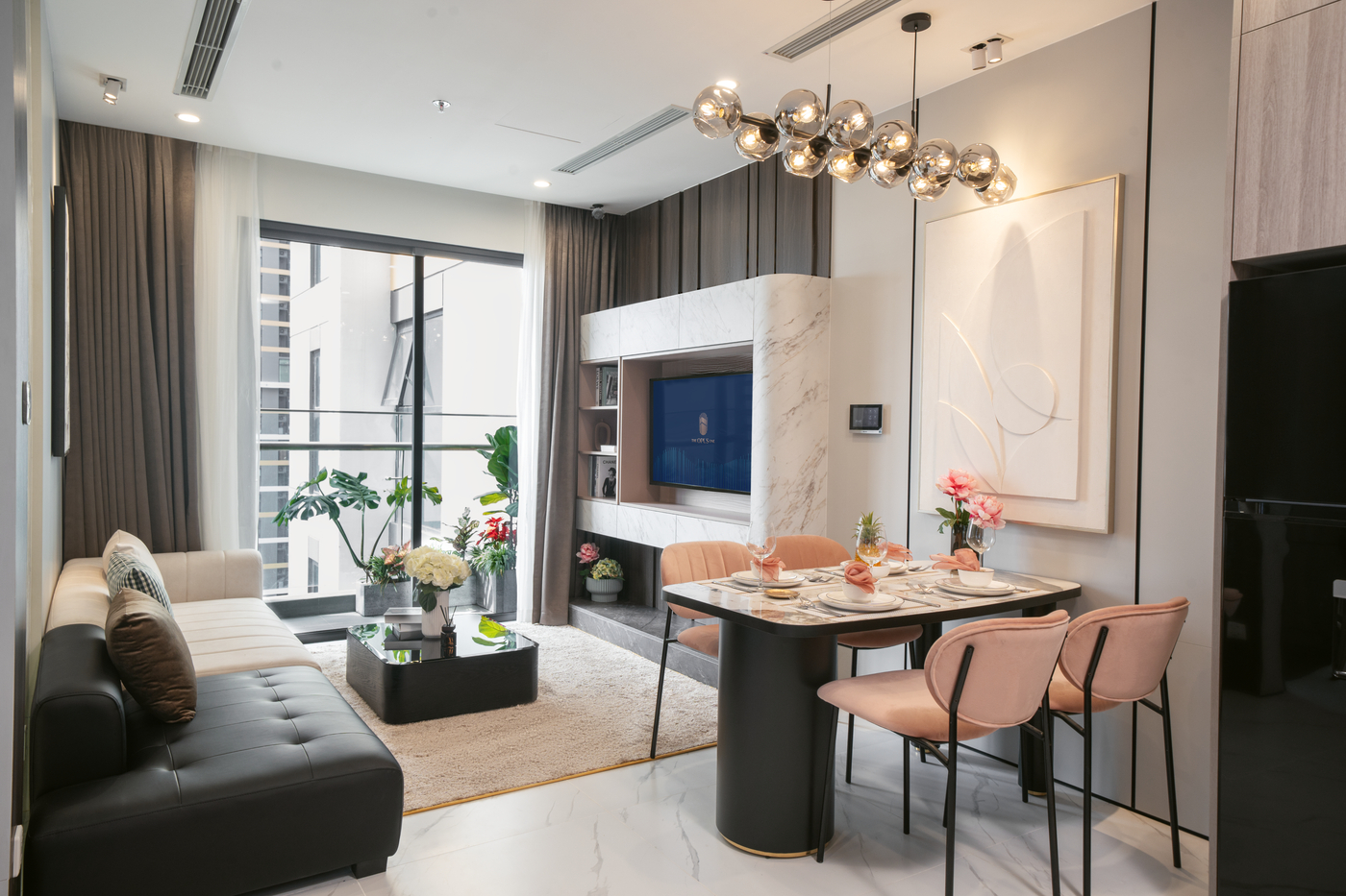 Những tông màu này mang đến cảm nhận về sự ấm áp và dễ chịu cho không gian sinh hoạt