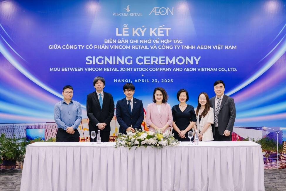 Buổi lễ ký kết MOU giữa công ty cổ phần Vincom Retail và công ty TNHH AEON Việt Nam (Nguồn ảnh: Báo Dân Việt)