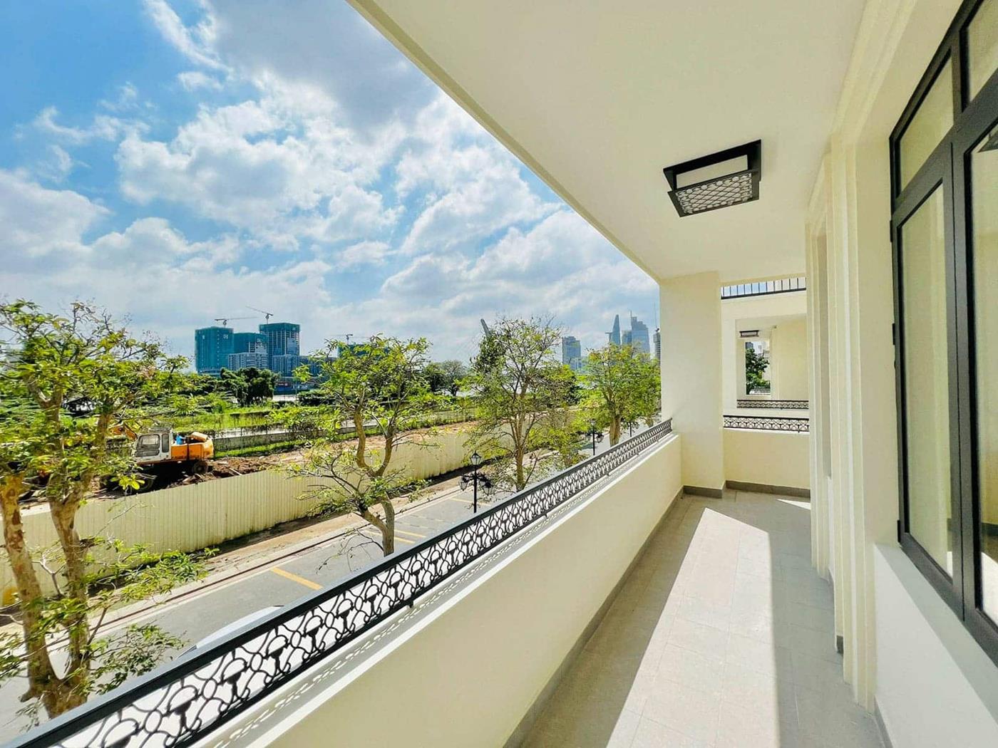 Hình ảnh thự tế khu biệt thự Bason The Victoria Vinhomes Golden River tại phường Bến Nghé, Quận 1. Hình ảnh thự tế khu biệt thự Bason The Victoria Vinhomes Golden River tại phường Bến Nghé, Quận 1.