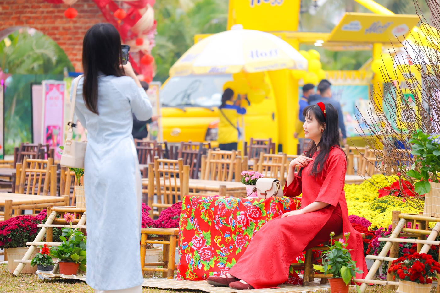 Hàng ngàn lượt khách đã không bỏ lỡ cơ hội lưu giữ những khoảnh khắc rạng rỡ bên gia đình và bạn bè tại Ocean City. Ảnh: Chuyên trang Phunuso - Báo Phụ nữ Thủ đô.