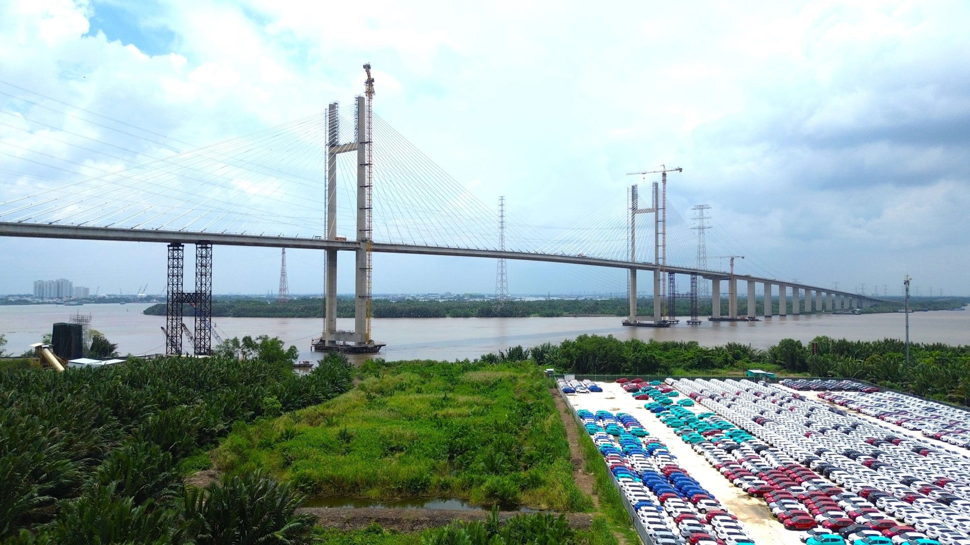 Cầu Bình Khánh kết nối xã Hiệp Phước với xã Bình Khánh (huyện Cần Giờ cũ). Đến hiện tại, cầu đã đạt tiến độ 99%.