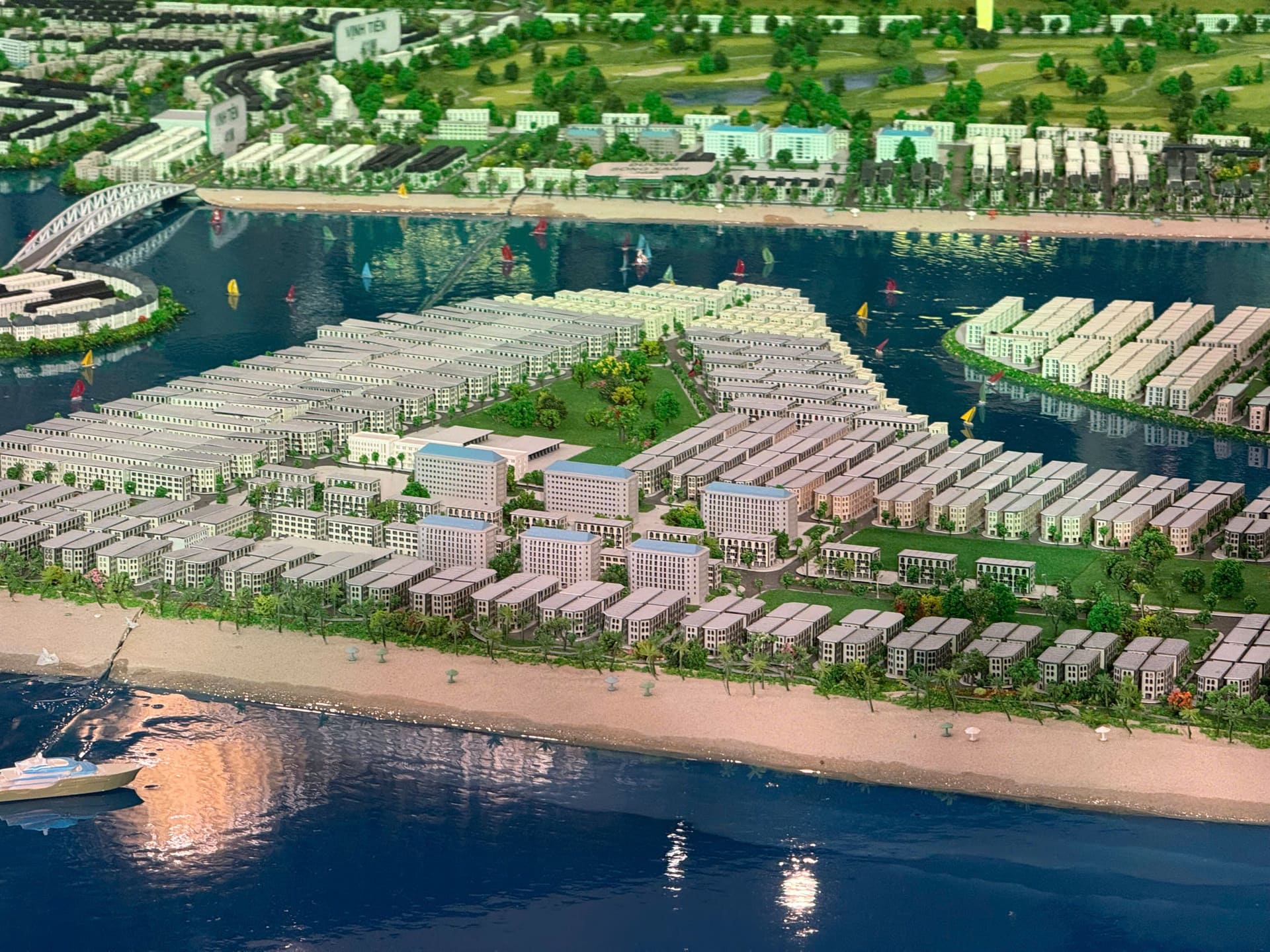 Đây là dấu mốc quan trọng, đánh dấu bước khởi đầu cho hành trình kiến tạo “biểu tượng sống xanh, thông minh, sinh thái” bên bờ biển Nam Sài Gòn.